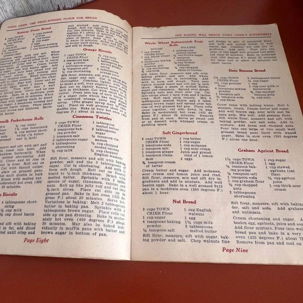 Vintage Town Crier Family Flour One Hundred Prize Winning Recipes Booklet‎ 1940s